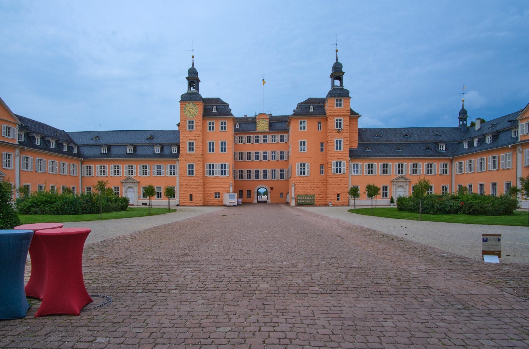 Schloss Schwetzingen, Stadtseite
